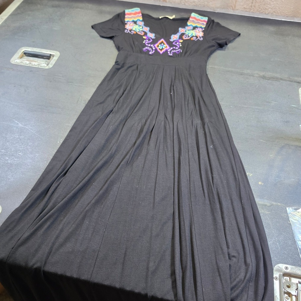 Caite Black Embroidered V-Neck Maxi Dress Small Boho Short Sleeve Empire Waist